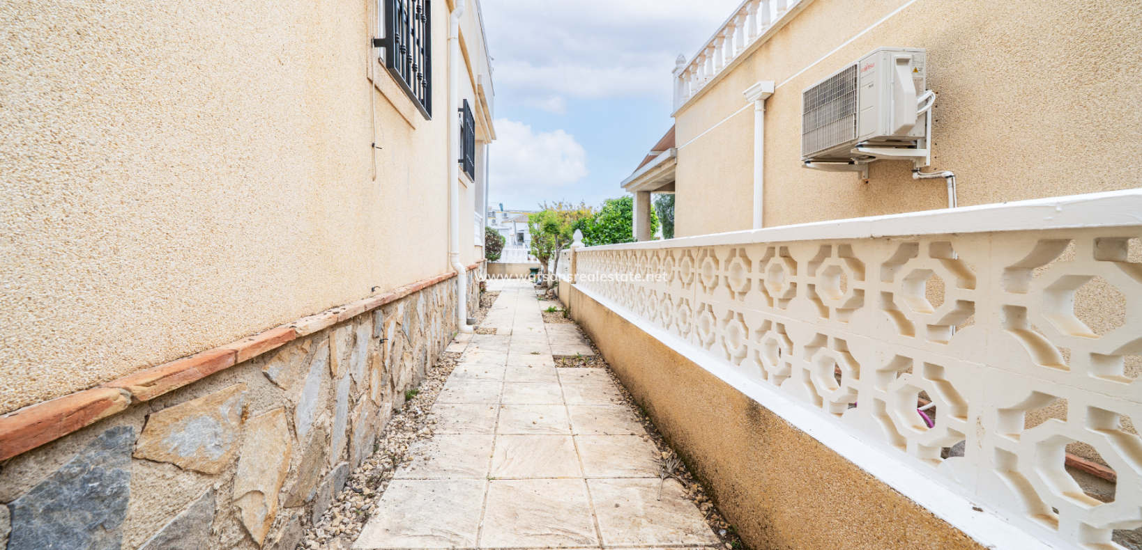 Resale - Semi-Detached - Urb. La Marina
