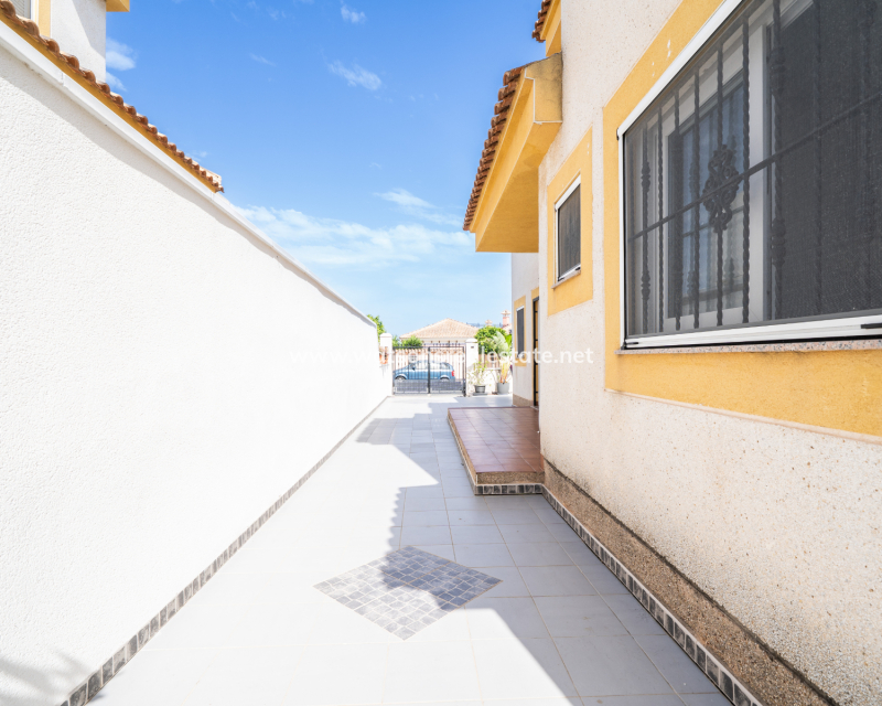 Resale - Semi-Detached - Urb. La Marina
