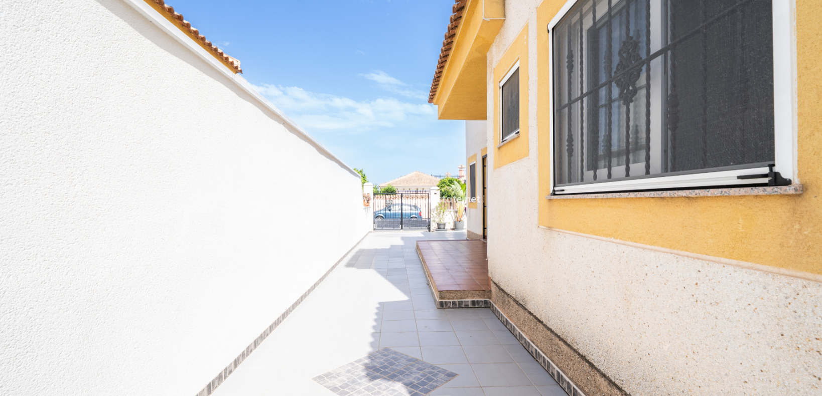 Resale - Semi-Detached - Urb. La Marina