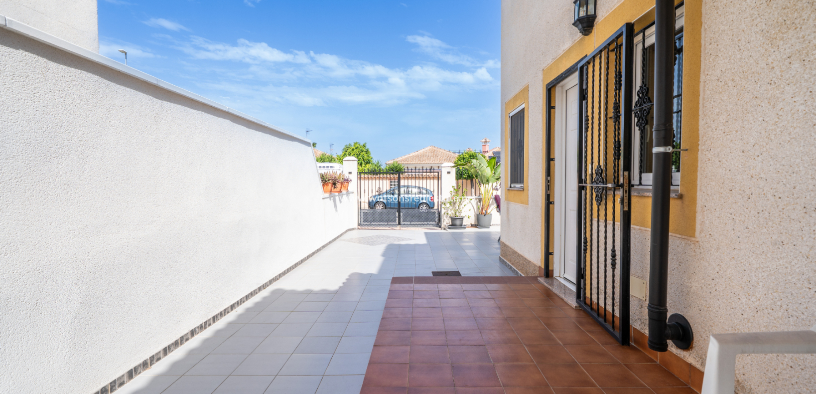 Resale - Semi-Detached - Urb. La Marina