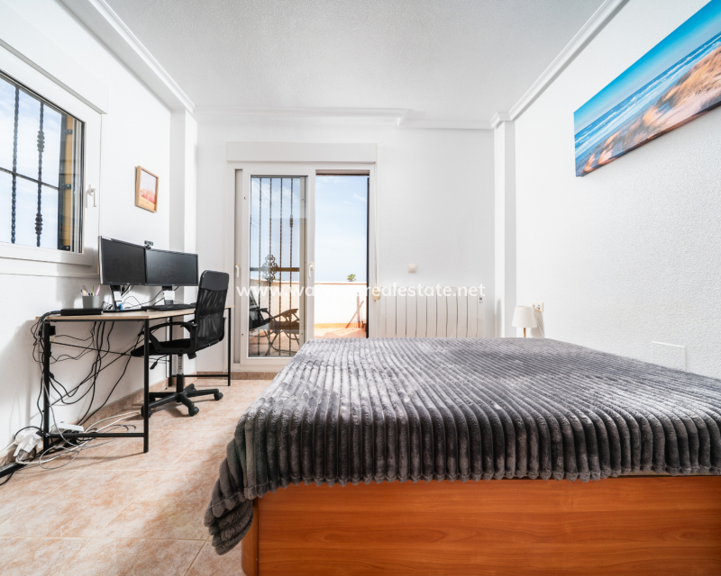 Resale - Semi-Detached - Urb. La Marina