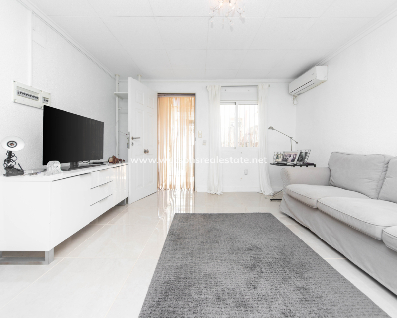 Resale - Terraced - Urb. La Marina