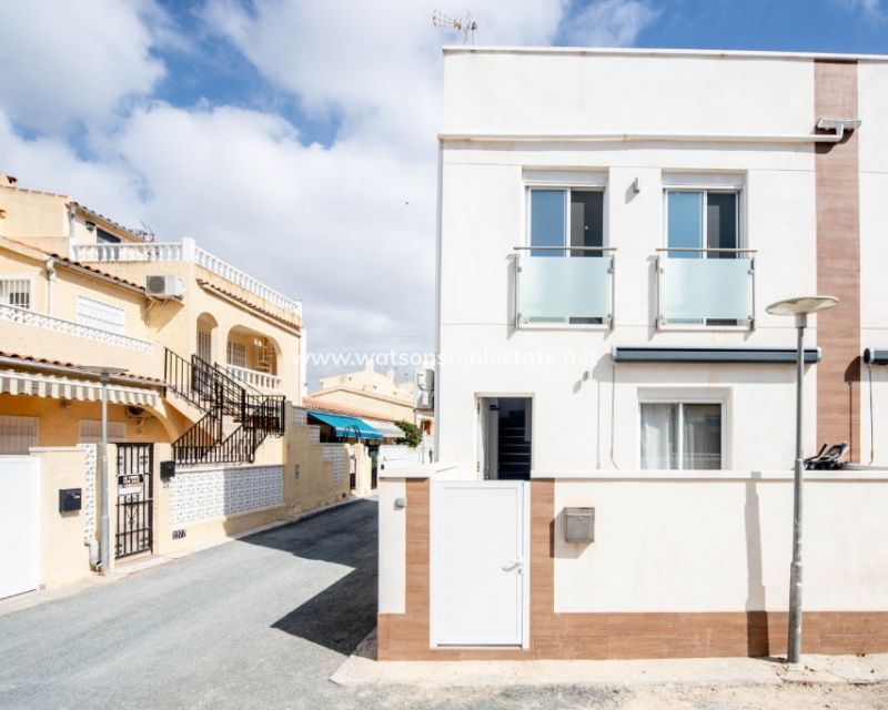 Resale - Terraced - Urb. La Marina