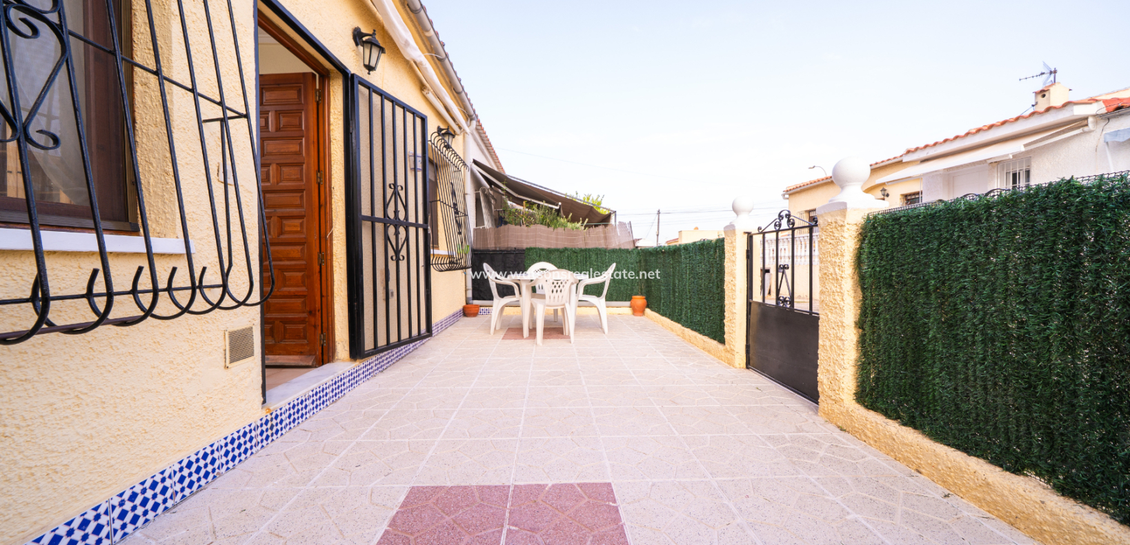 Resale - Terraced - Urb. La Marina