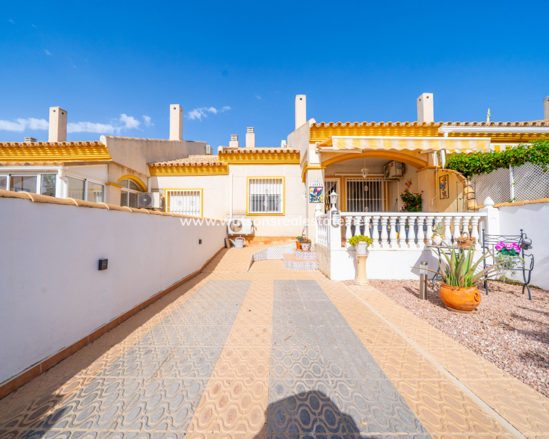Resale - Terraced - Urb. La Marina