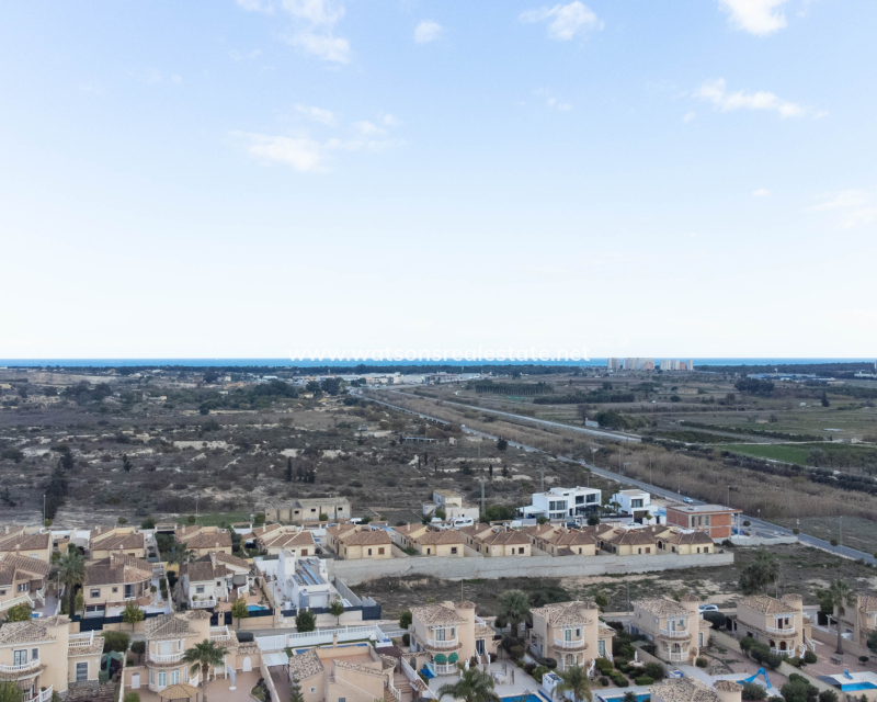 Revente - Maison Individuelle - Urb. La Marina