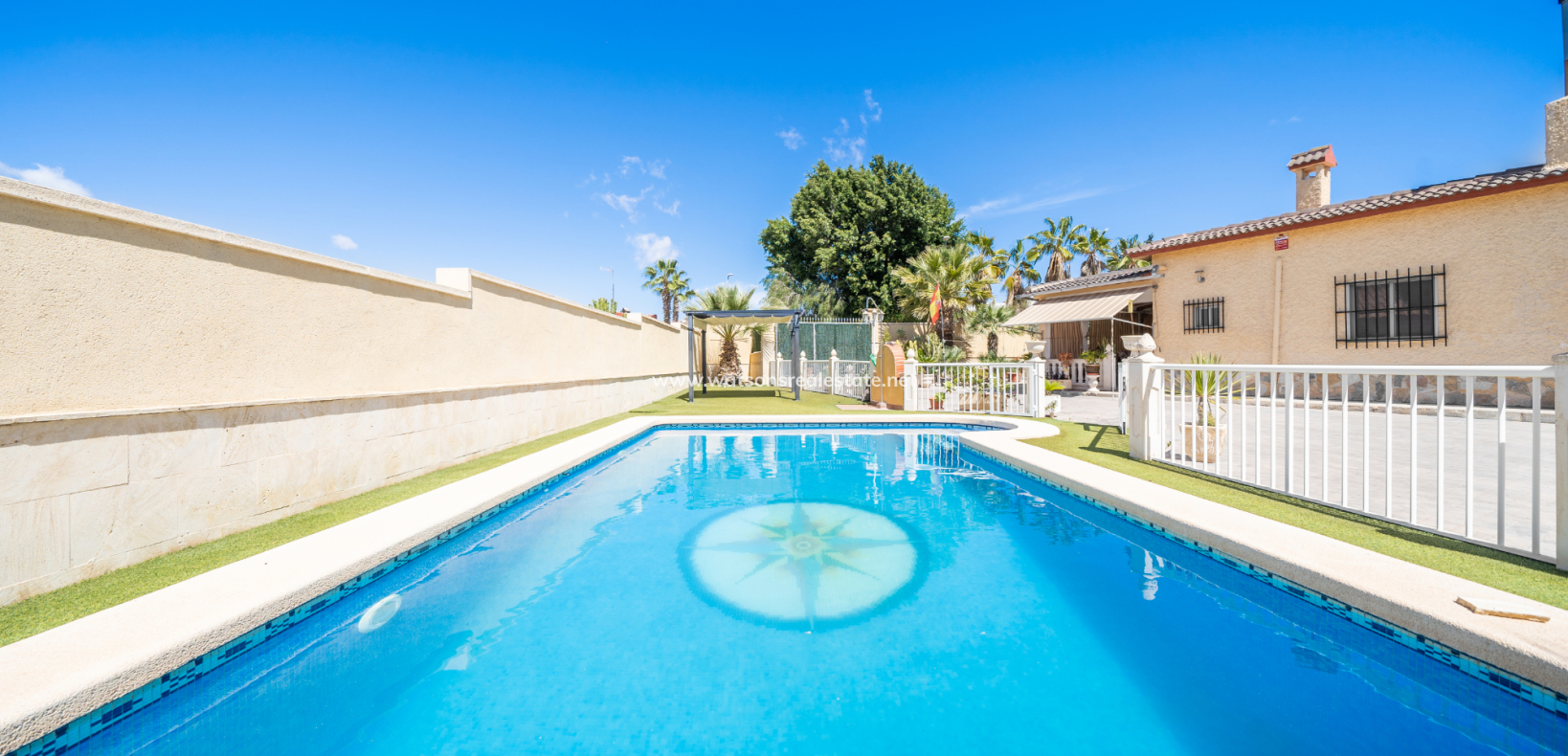 Revente - Maison Individuelle - Urb. La Marina
