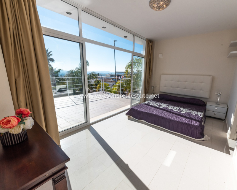 Revente - Maison Individuelle - Urb. La Marina
