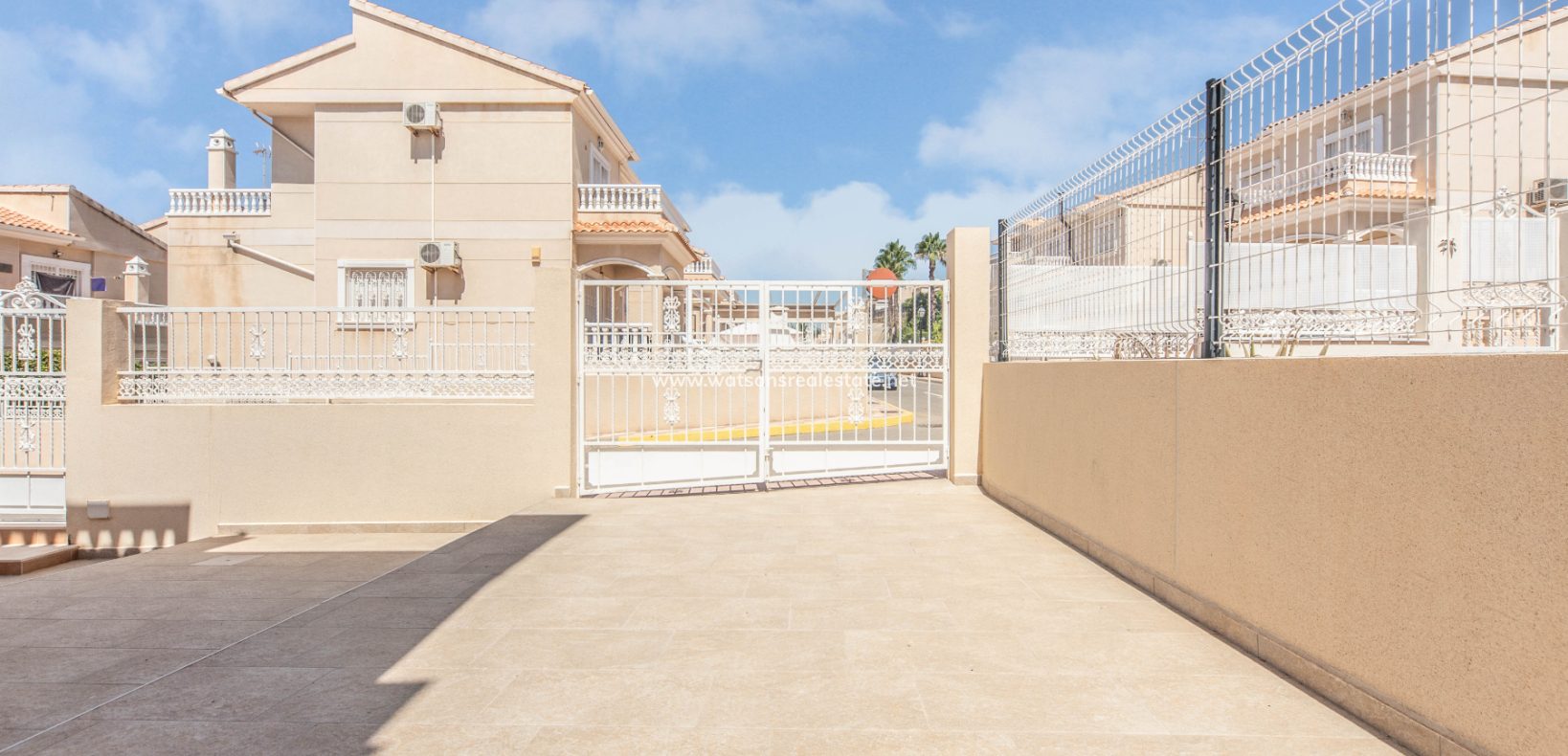 Revente - Maison Individuelle - Urb. La Marina