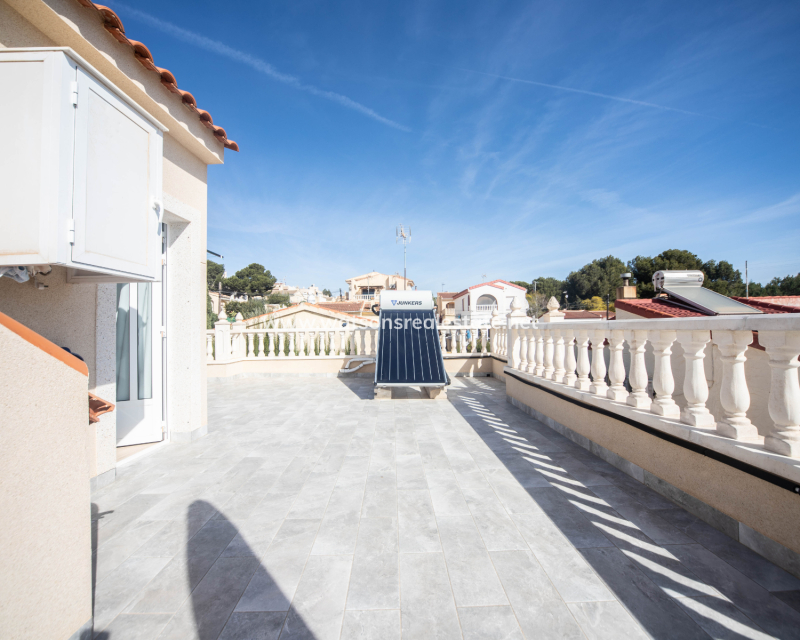Revente - Maison Individuelle - Urb. La Marina