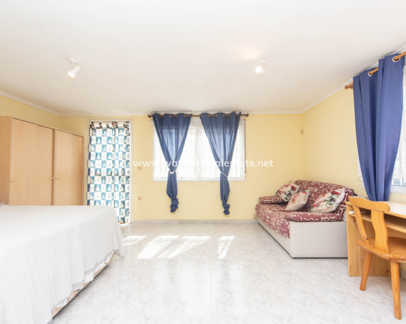 Revente - Maison Individuelle - Urb. La Marina