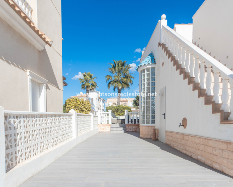 Revente - Maison Individuelle - Urb. La Marina
