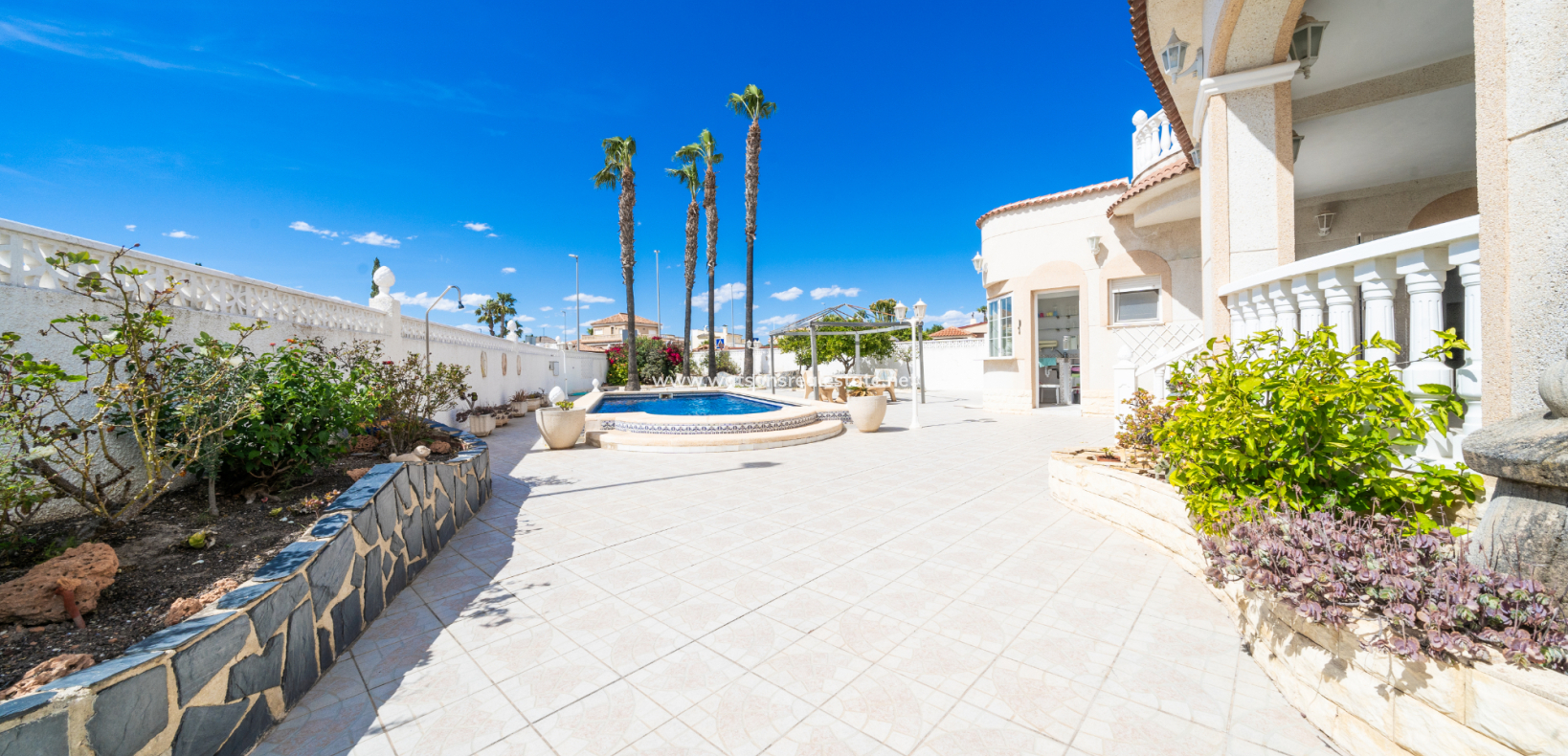 Revente - Maison Individuelle - Urb. La Marina