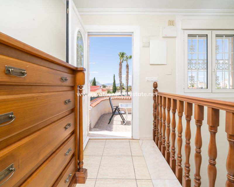Revente - Maison Individuelle - Urb. La Marina