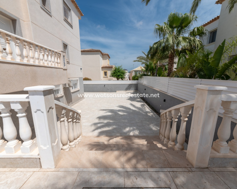Revente - Maison Individuelle - Urb. La Marina