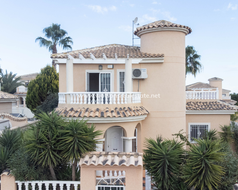 Revente - Maison Individuelle - Urb. La Marina