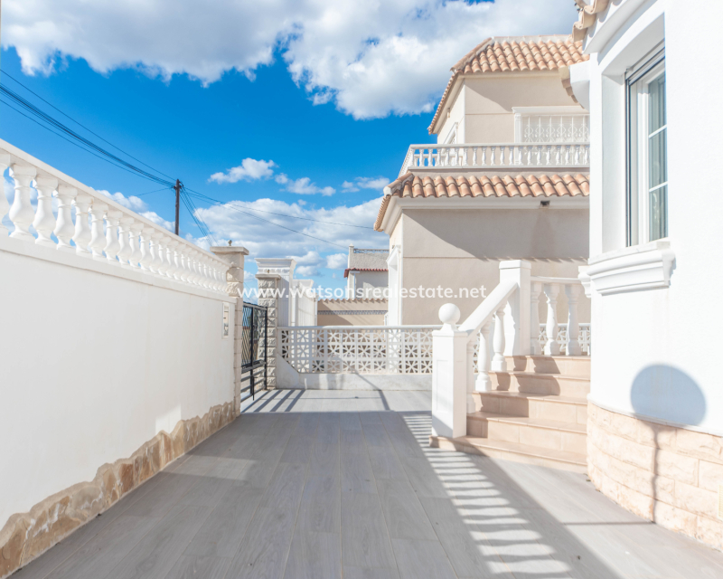 Revente - Maison Individuelle - Urb. La Marina