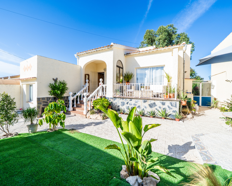 Revente - Maison Individuelle - Urb. La Marina