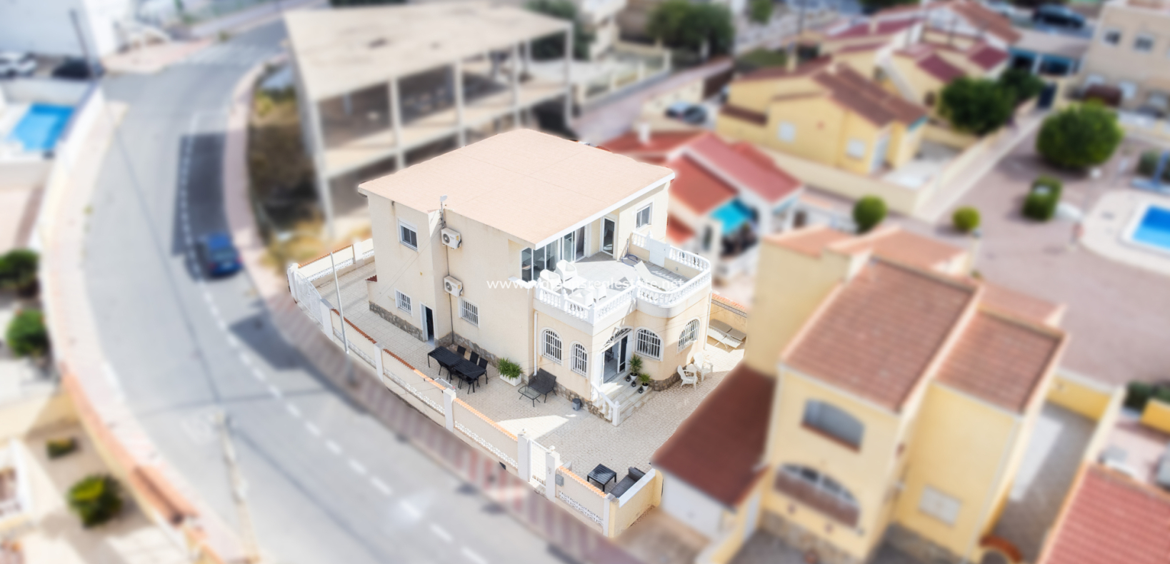 Revente - Maison Individuelle - Urb. La Marina