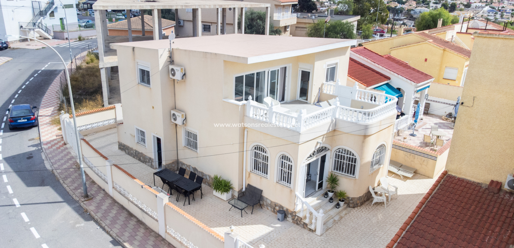 Revente - Maison Individuelle - Urb. La Marina