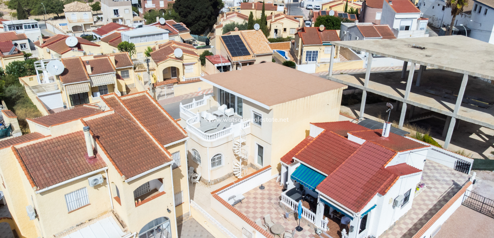 Revente - Maison Individuelle - Urb. La Marina