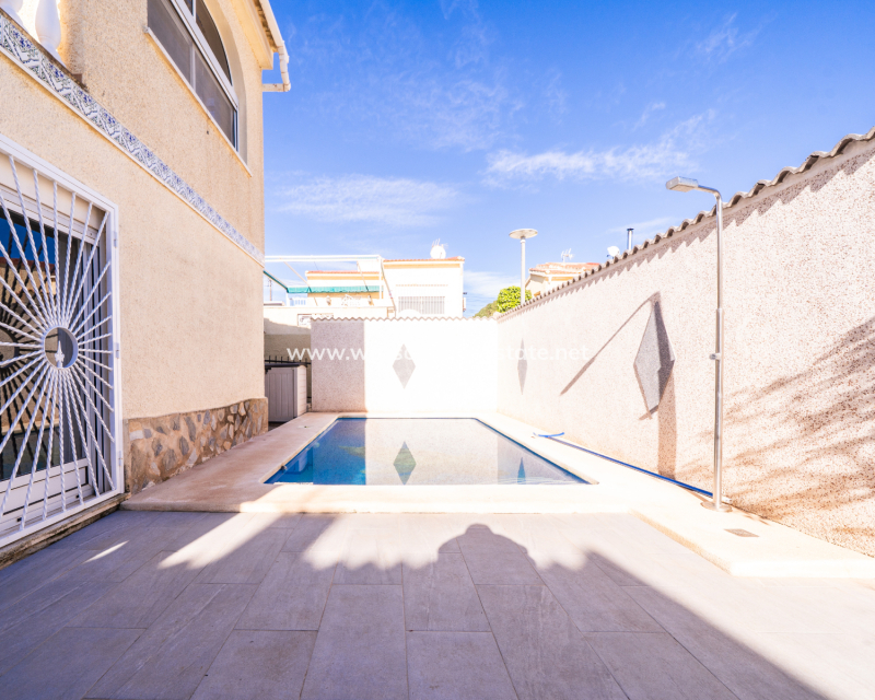 Revente - Maison Individuelle - Urb. La Marina