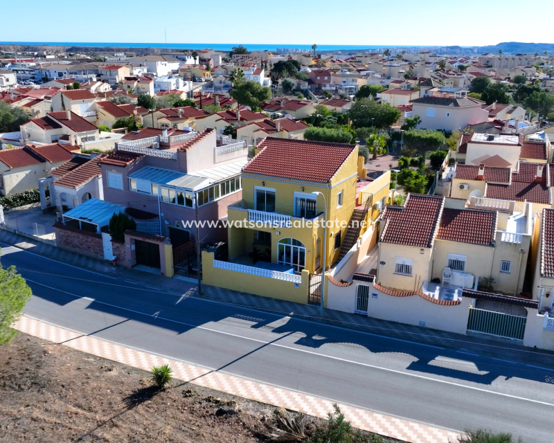 Revente - Maison Individuelle - Urb. La Marina