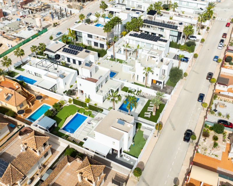 Revente - Maison Individuelle - Urb. La Marina