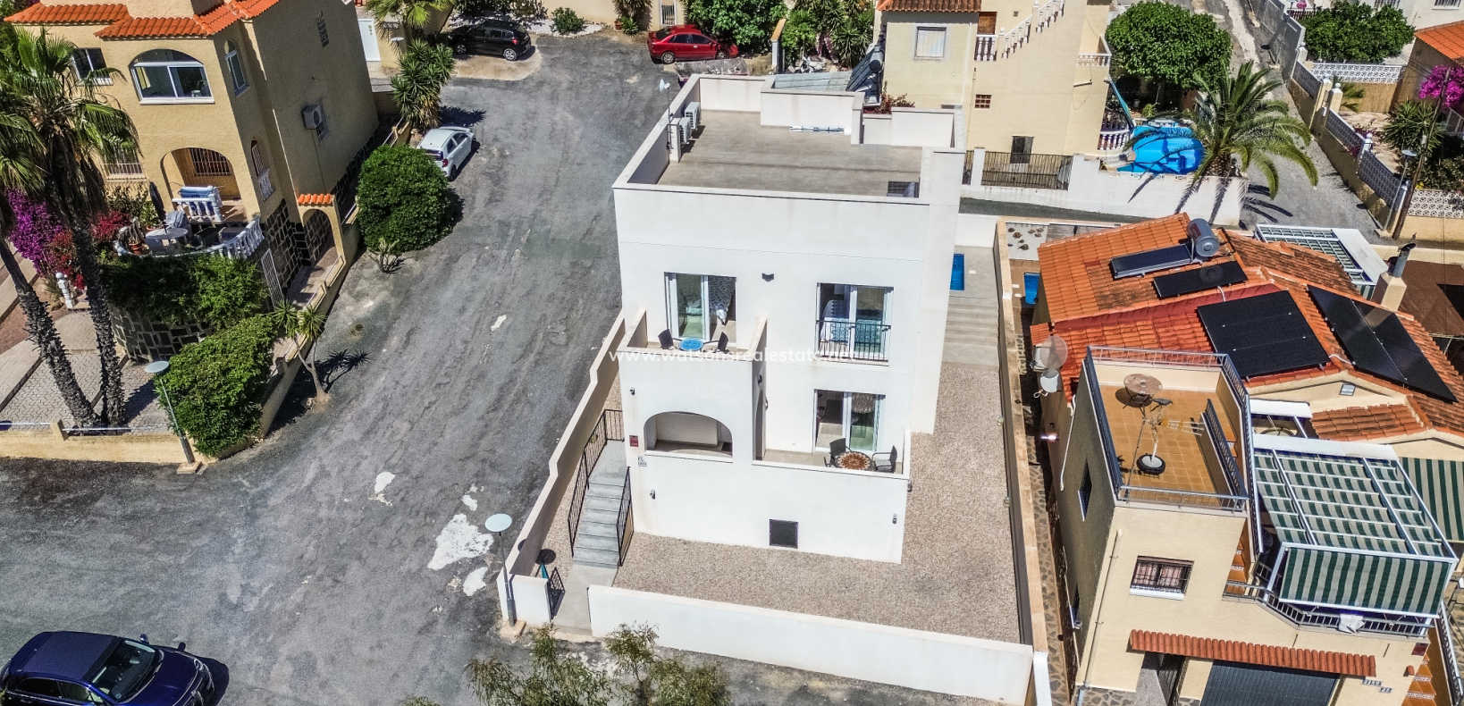 Revente - Maison Individuelle - Urb. La Marina