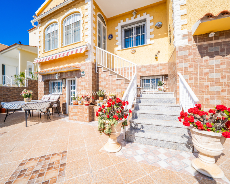 Revente - Maison Individuelle - Urb. La Marina