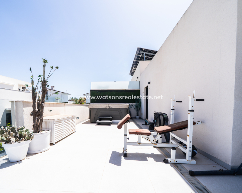 Revente - Maison Individuelle - Urb. La Marina
