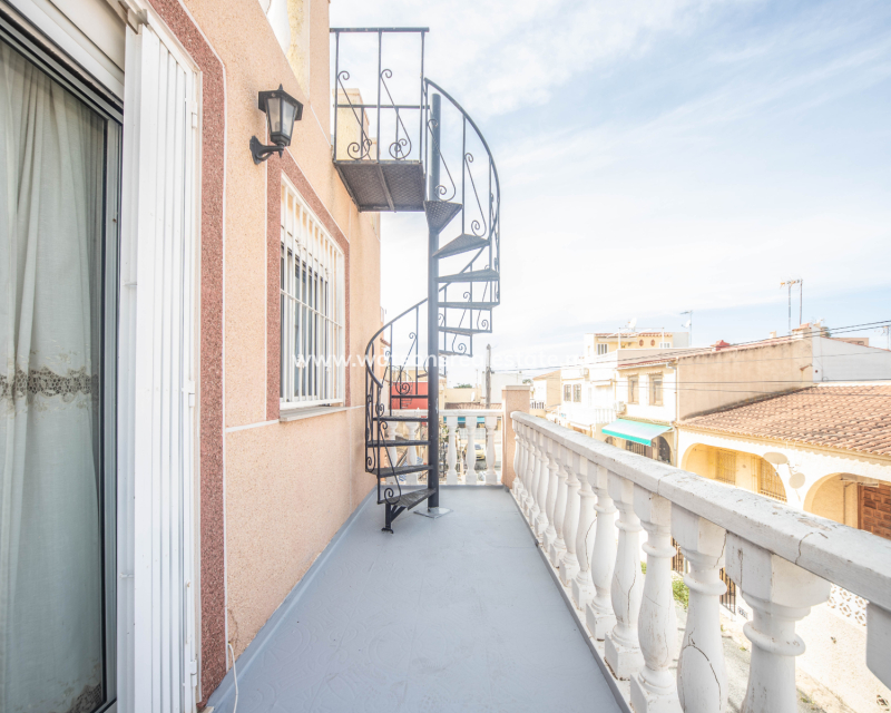 Revente - Rijhuis - Urb. La Marina