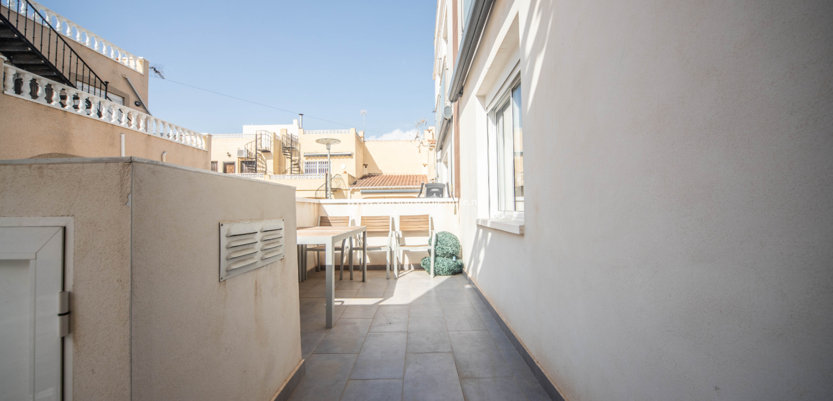 Revente - Rijhuis - Urb. La Marina