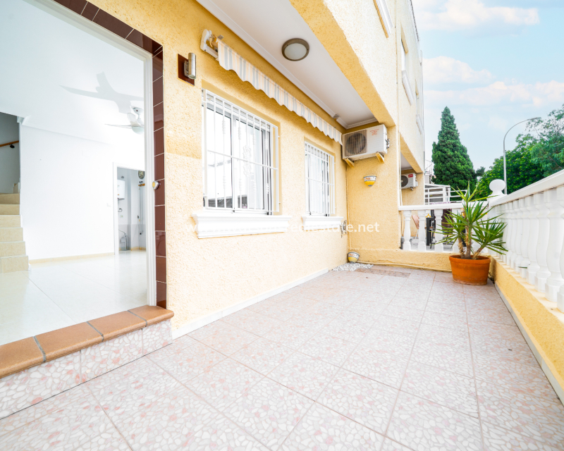 Revente - Rijhuis - Urb. La Marina