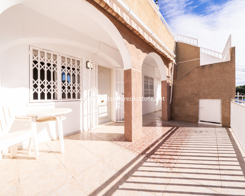 Revente - Rijhuis - Urb. La Marina