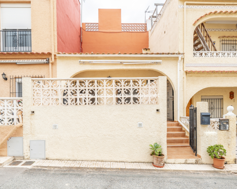 Revente - Rijhuis - Urb. La Marina