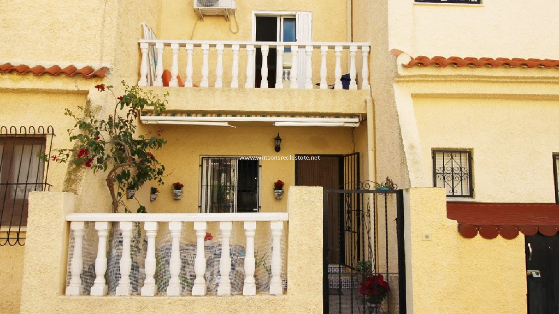 Rijhuis - Revente - Urb. La Marina - 4812