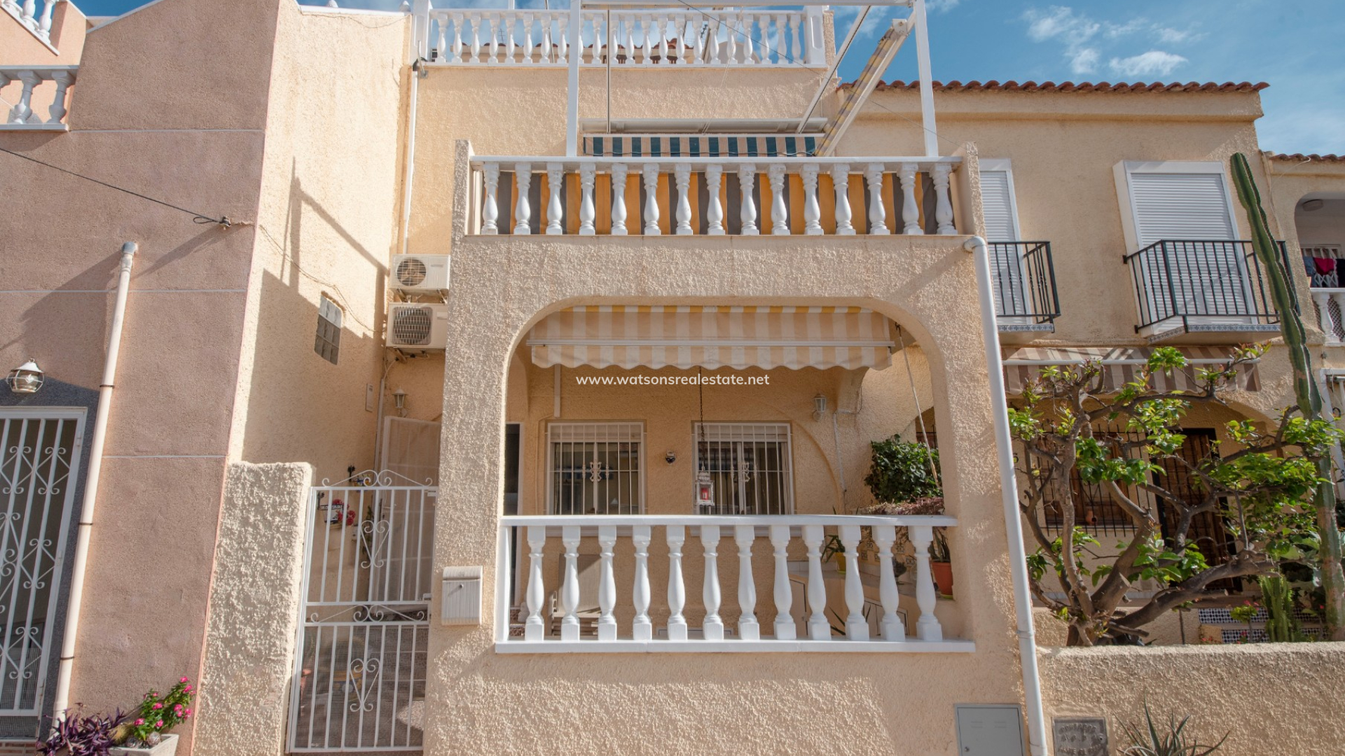 Rijhuis - Revente - Urb. La Marina - 4987