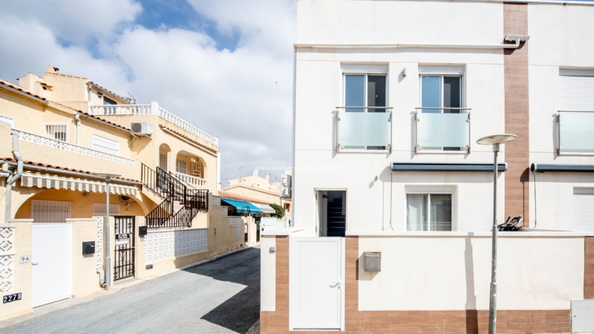 Rijhuis - Revente - Urb. La Marina - 5179