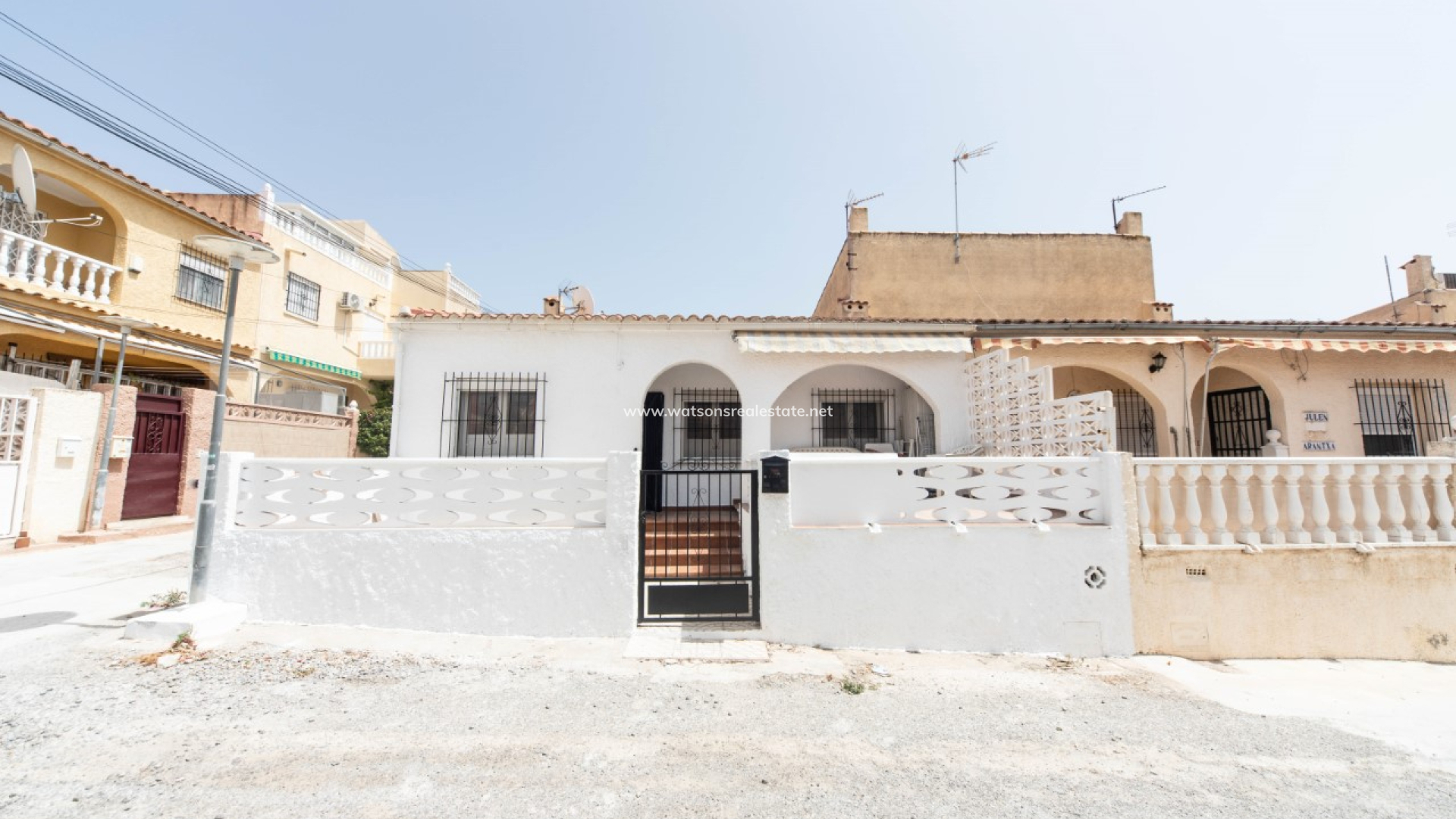 Rijhuis - Revente - Urb. La Marina - 5266
