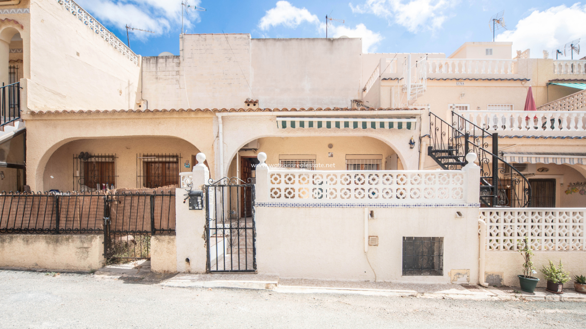 Rijhuis - Revente - Urb. La Marina - 5466