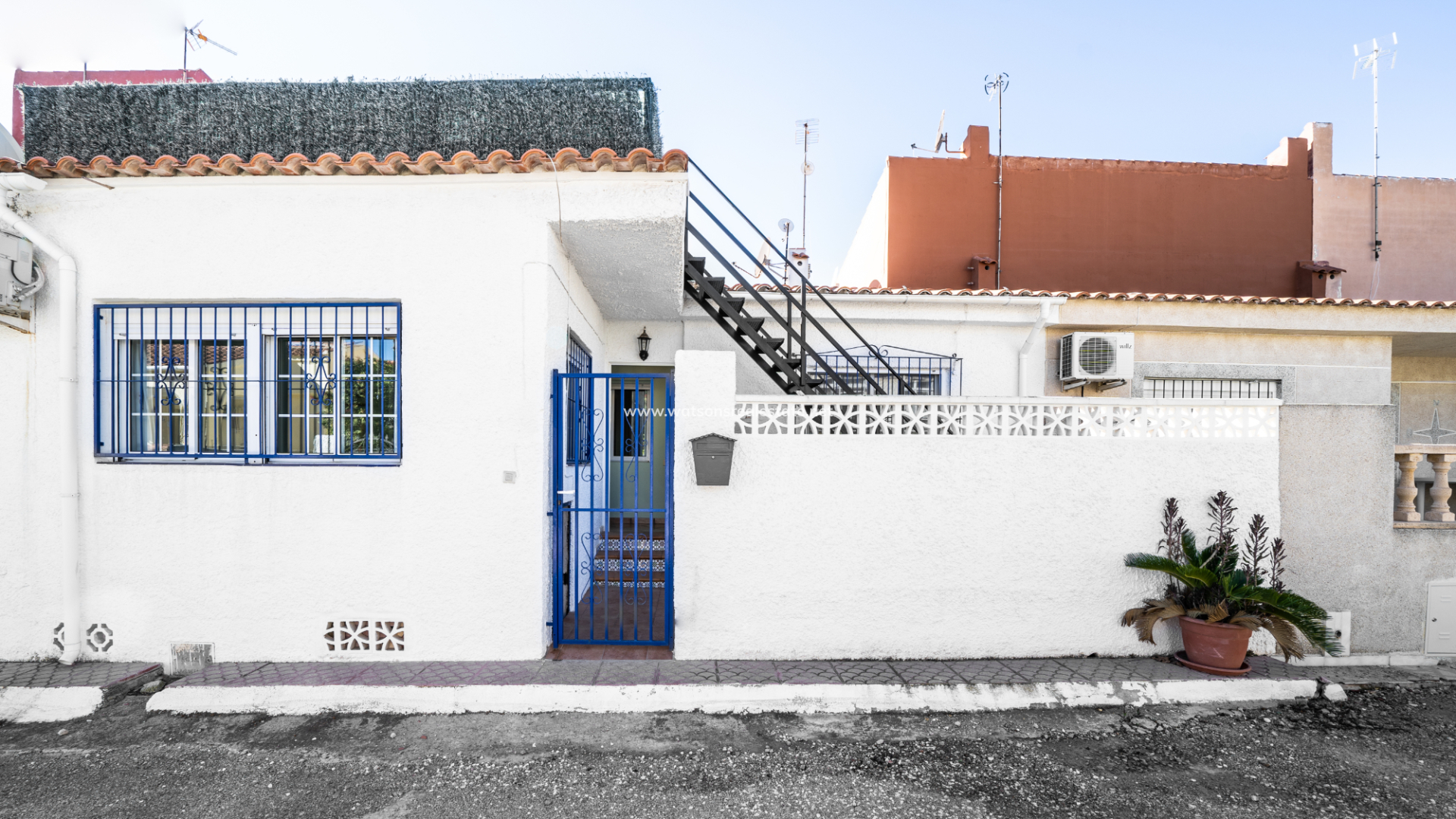 Rijhuis - Revente - Urb. La Marina - 5562