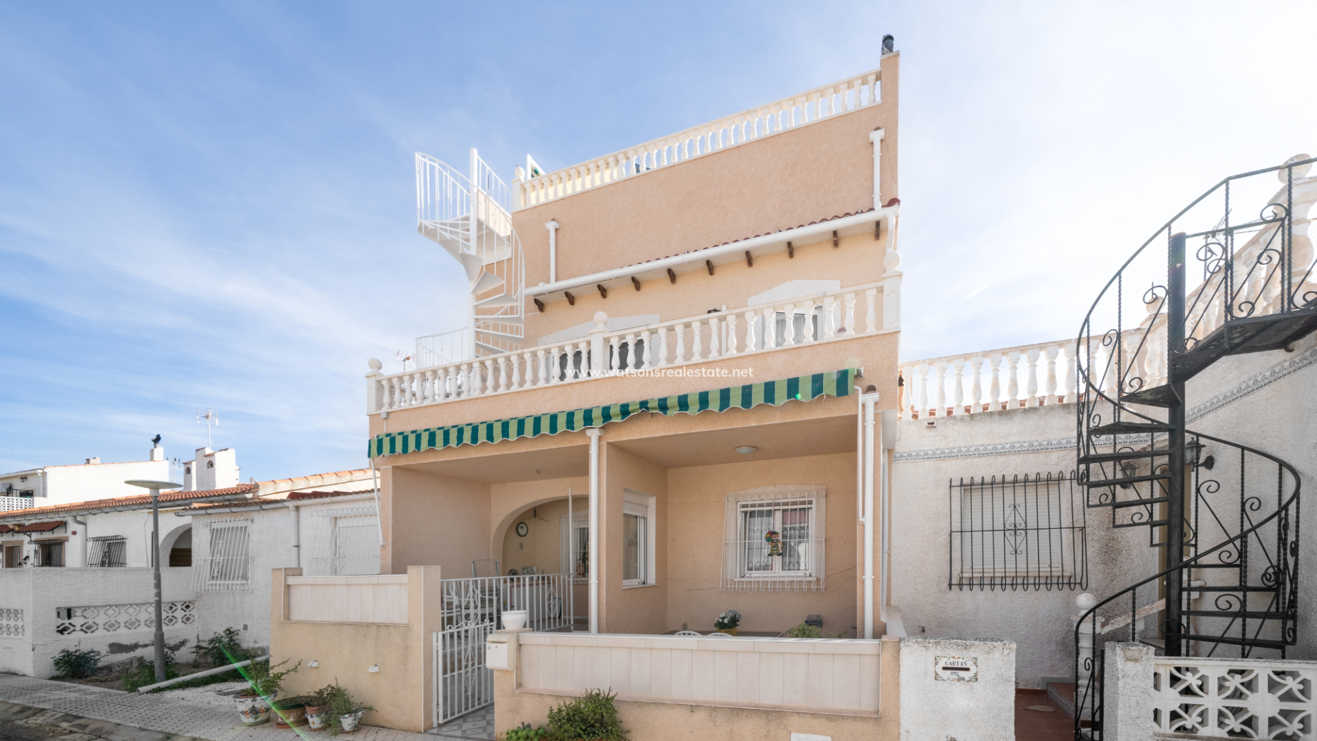 Rijhuis - Revente - Urb. La Marina - 5577
