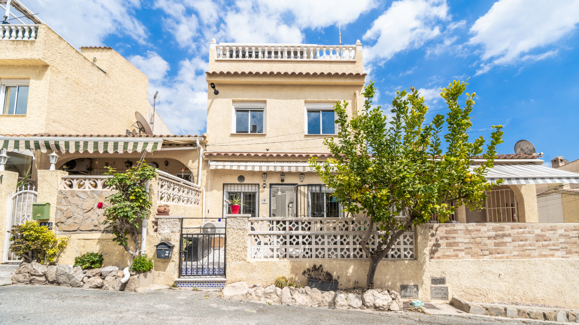 Rijhuis - Revente - Urb. La Marina - 5640