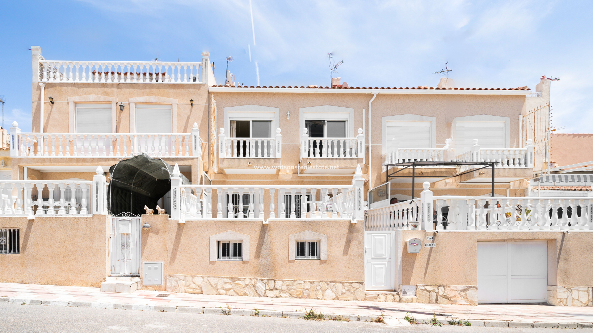 Rijhuis - Revente - Urb. La Marina - 5678