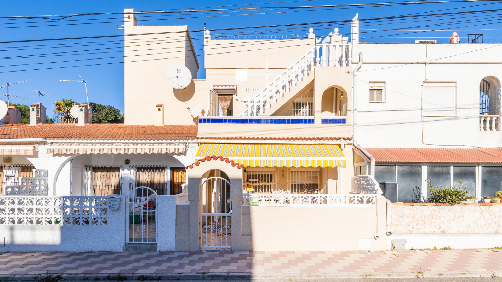 Rijhuis - Revente - Urb. La Marina - 5831