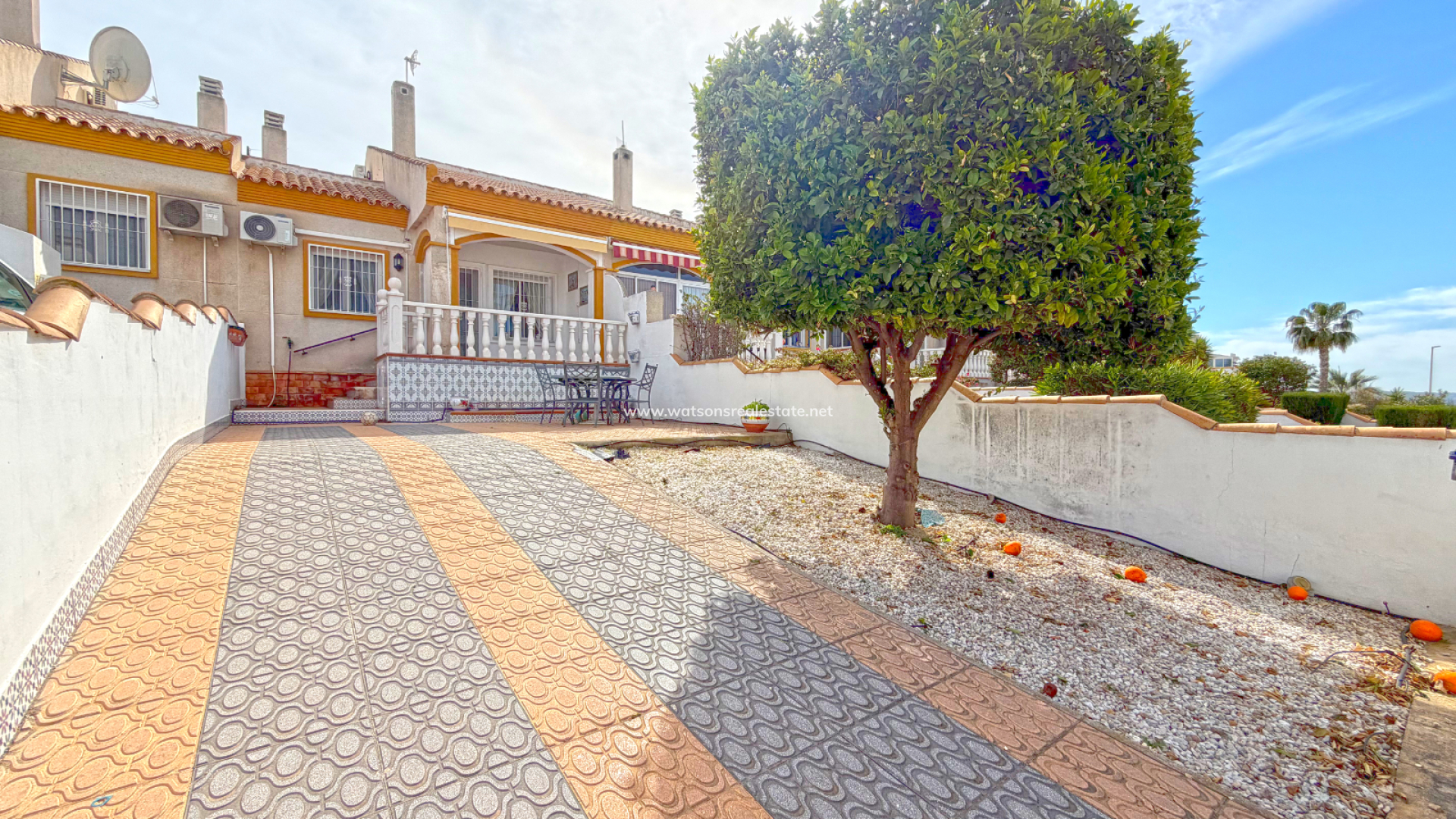 Rijhuis - Revente - Urb. La Marina - 6127