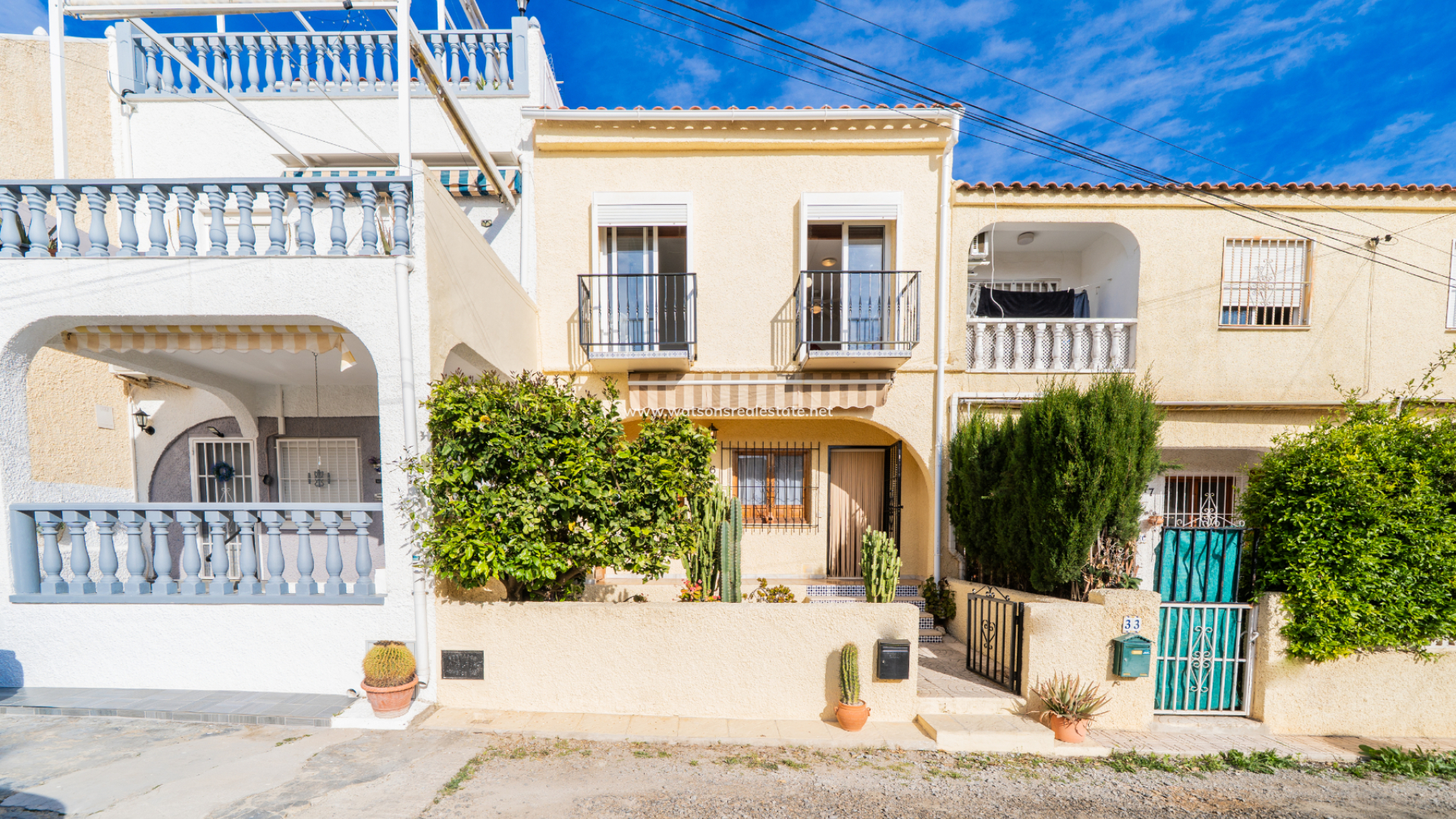 Rijhuis - Revente - Urb. La Marina - 6140