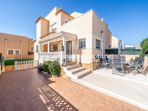 Semi-Detached - Resale - Urb. La Marina - Urb. La Marina