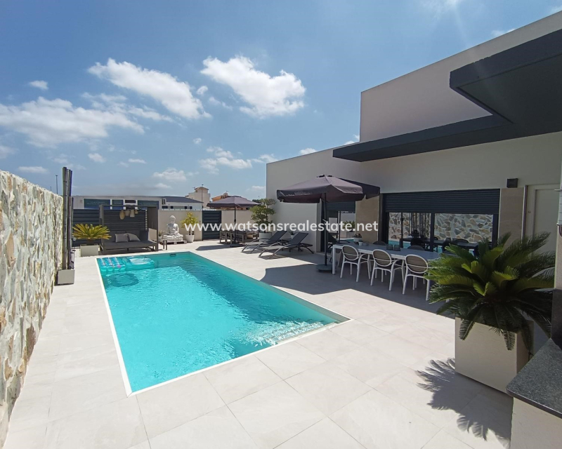 Venta - Chalet Independiente - Daya Nueva
